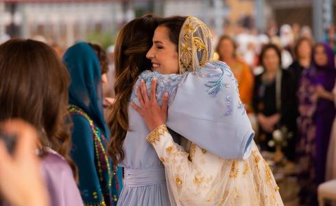 هل ستهدي الملكة رانيا الانسة رجوة تاجا بمناسبة زفافها - زفاف الأمير حسين
