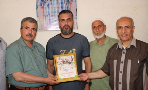 تربية الوسطى تزور الأسير المحرر مراد أبو معيلق مهنئته بالحرية