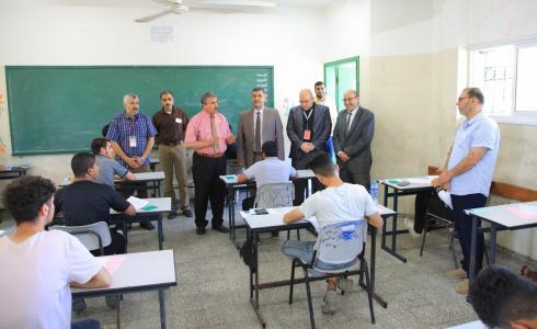 خالد أبو ندى يتفقد سير امتحانات الثانوية العامة في مديرية الوسطى