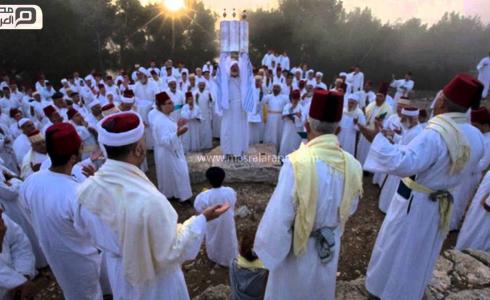 السامريون يحجون إلى جبل جرزيم  احتفالا "بعيد الحصاد"