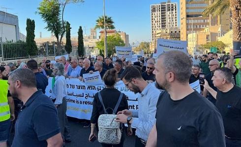 الآلاف ينظاهرون في حيفا تنديدا باستفحال جرائم القتل