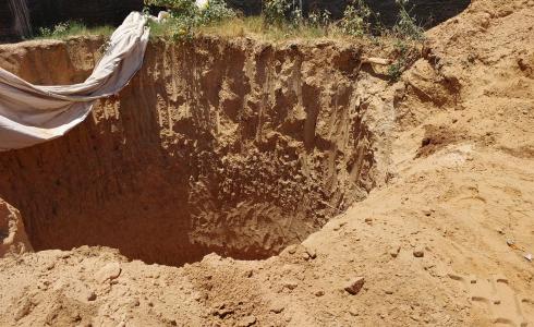 الدفاع المدني يضبط حفرة غير قانونية لتخزين الوقود في رفح