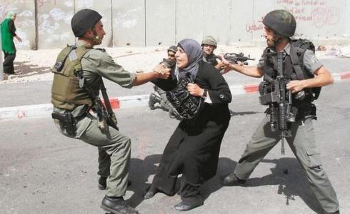 الاحتلال يعتدي بالضرب على سيدة مسنة