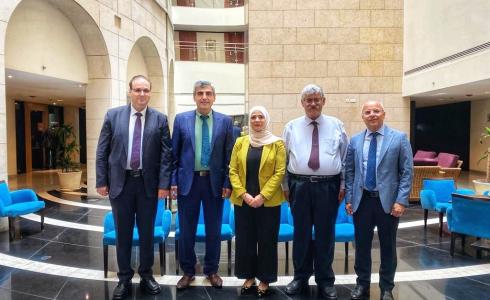 جامعة القدس وجذور للإنماء الصحي والاجتماعي تفتتحان دورة تدريبية