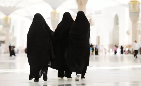 هل على المرأة هدى في الحج؟