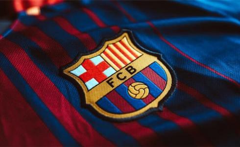 برشلونة يتعاقد رسيمًا مع فايي