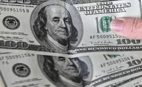 انخفاض مفاجئ في سعر الدولار