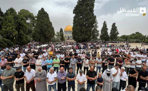55 ألفًا يؤدون صلاة الجمعة في الأقصى وسط إجراءات مشددة