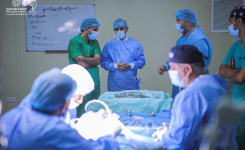 مستشفى حمد بغزة يستقبل وفداً قطرياً لتجهيز لإجراء 50 عملية زراعة قوقعة