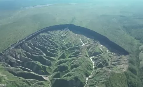 ذوبان الجليد في سيبيريا يكشف عن مدخل إلى العالم السفلي