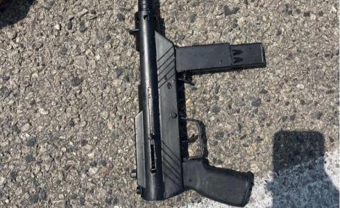 صورة السلاح التي يمتلكها شهيد قرية دير نظام وفق الإعلام العبري