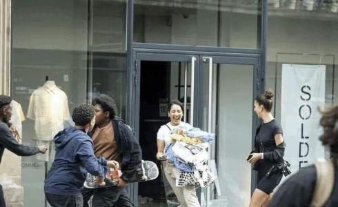 فتاة تهرب بطريقة طريفة بعد سطوها على محل زارا في فرنسا