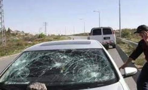 مستوطنون يهاجمون مركبات المواطنين شمال أريحا