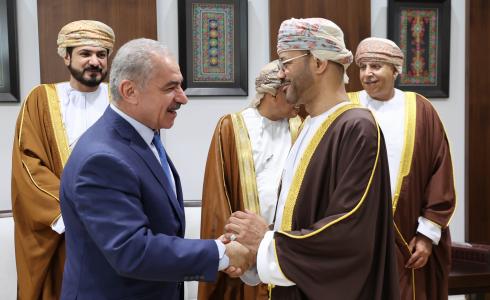 اشتية مع وزير الخارجية العماني
