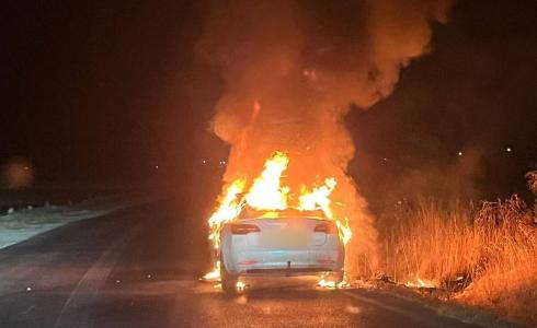 إحراق مركبة  مستوطن في الخليل.jpg