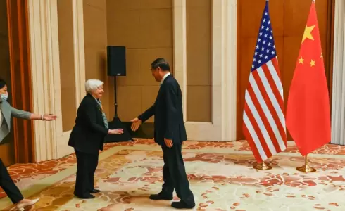 الوزيرة الأمريكية والمسؤول الصيني