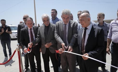 وزير الحكم المحلي يتفقد عددا من المشاريع التطويرية في قطاع غزة