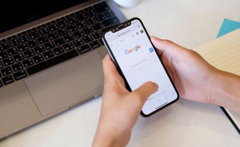 غوغل" تصدر تحديثا يسهّل تتبع وحذف المعلومات الشخصية من محرك البحث