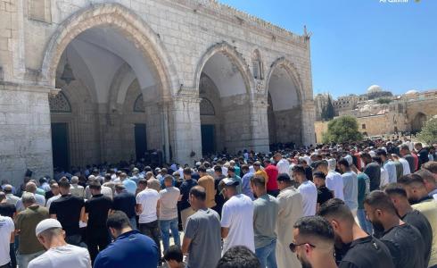 آلاف المصلين يؤدون صلاة الجمعة بالمسجد الأقصى