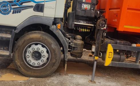 الشاحنة التي تسببت بمصرع العامل في ديمونا