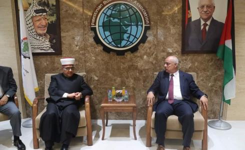 جمعية رجال الأعمال بغزة تستقبل وزير الأوقاف الشيخ حاتم البكري