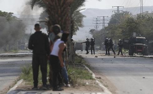 الاحتلال يعتقل 3 فلسطينيين بعد اقتحام عقبة جبر في اريحا