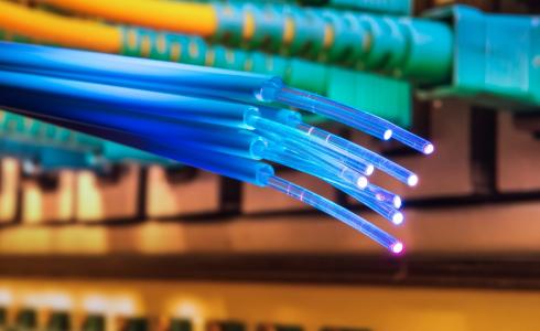 خدمة الانترنت عبر الألياف الضوئية