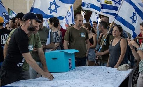 عناصر احتياط يوقعون على عرائض رفض التطوع للخدمة في الجيش الإسرائيلي