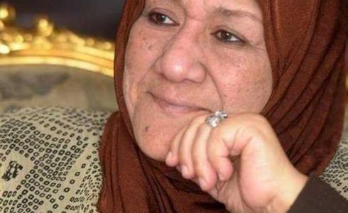 الكشف عن سبب عرض صافي ناز كاظم مكتبتها للبيع؟