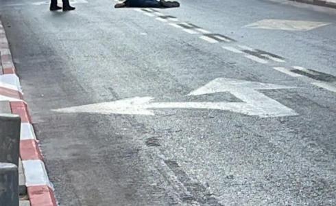 لحظة إنعاش المصاب الإسرائيلي في عملية تل أبيب / صورة من المكان
