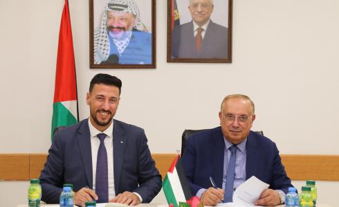 صندوق إقراض الطلبة وبنك الاستقلال يوقعان اتفاقية تعاون