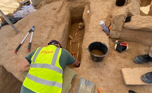 العثور على 4 قبور جديدة بالمقبرة الرومانية في غزة