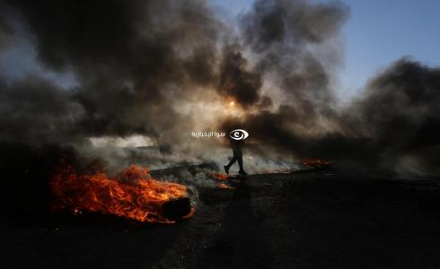 شبان يشعلون الإطارات على مواجهات على حدود شرق غزة أمس