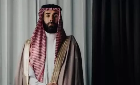 صورة لبنزيمة بالشماغ