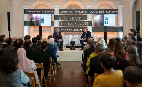 العاهل الأردني خلال الحوار