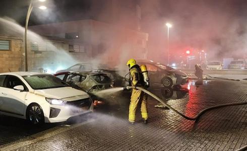 حادث حريق لحق ب 6 مركبات قرب الخضيرة وشاحنة في حيفا