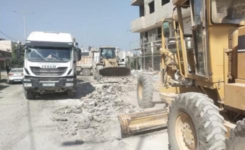 الاشغال العامة تُزيل آثار العدوان على مخيم نور شمس