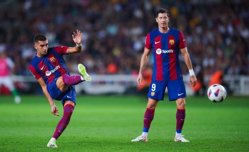 برشلونة يدك شباك ريال بيتيس بخماسية - شاهد