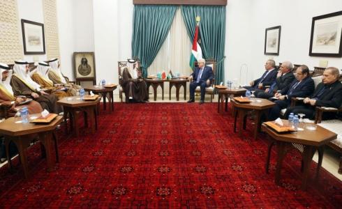 الرئيس الفلسطيني محمود عباس يستقبل وزير الخارجية البحريني