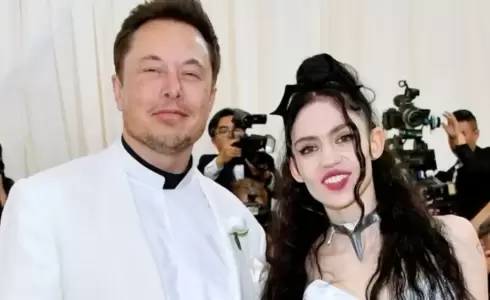 صديقة ماسك تقاضيه لرؤية أطفالها الثلاثة