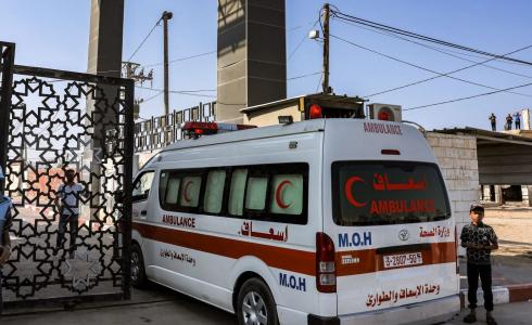 سيارة إسعاف فلسطينية تقب عند بوابة معبر رفح - توضيحية