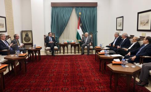 الرئيس عباس لمسؤول أمريكي : لن ولم نتخلَّ عن سكان غزة