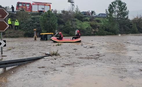 فيضانات وإغلاق شوارع وتخليص عالقين في إسرائيل.jpg