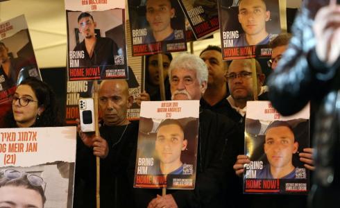 عائلات الأسرى الإسرائيليين في غزة تهاجم مكتب نتنياهو