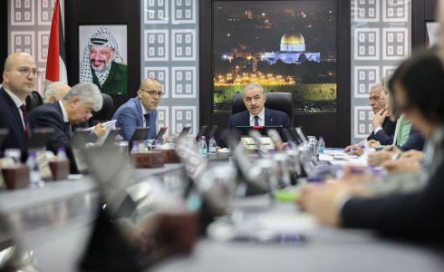 محمد اشتية خلال اجتماع الحكومة اليوم