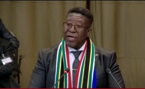 سفير جنوب إفريقيا لدى هولندا فوسيموزي مادونسيلا