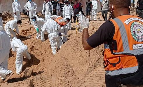غزة - العثور على مقبرة جماعية ثالثة داخل مجمع الشفاء 