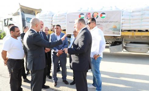 الحكومة الفلسطينية تتسلم القافلة الأولى من المساعدات الزراعية