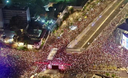 متظاهرون إسرائيليون يطالبون بصفقة تبادل وانتخابات مبكرة