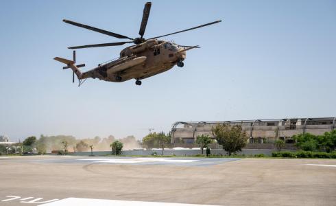 طائرة هيلوكابتر كانت تقل الأسرى الإسرائيليين